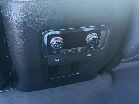 Used 2024 GMC Yukon XL Denali AWD/4WD image 22