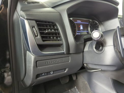 Used 2024 Nissan Rogue S FWD image 26