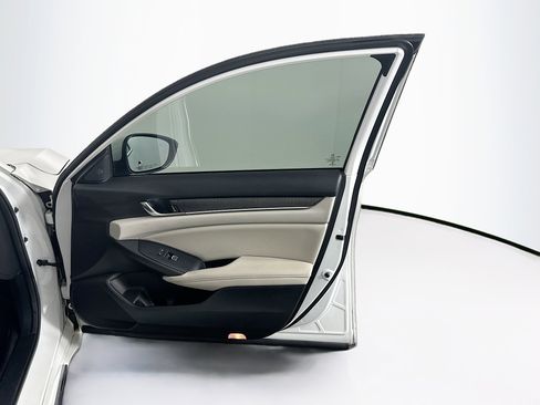 Used 2020 Honda Accord Touring image 33