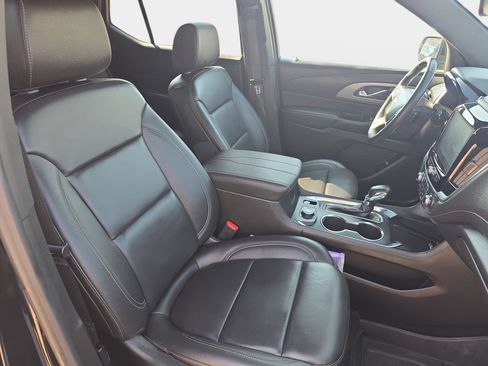 Used 2023 Chevrolet Traverse LT w/ LPO, Floor Liner Package FWD image 10