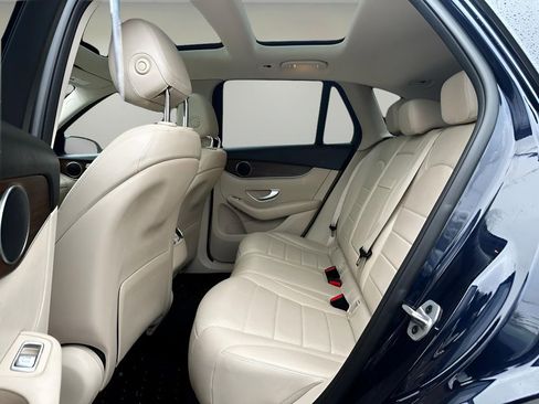 Used 2022 Mercedes-Benz GLC 300 4MATIC image 16