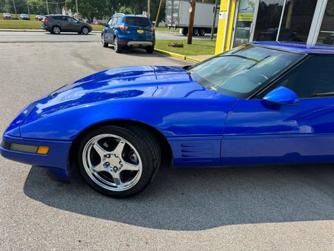 Used 1994 Chevrolet Corvette Coupe RWD image 4