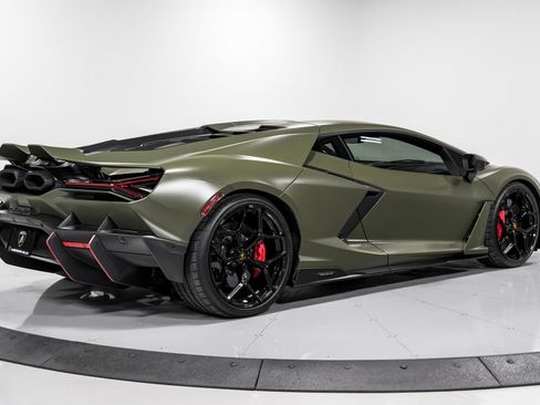 Used 2025 Lamborghini Revuelto image 3