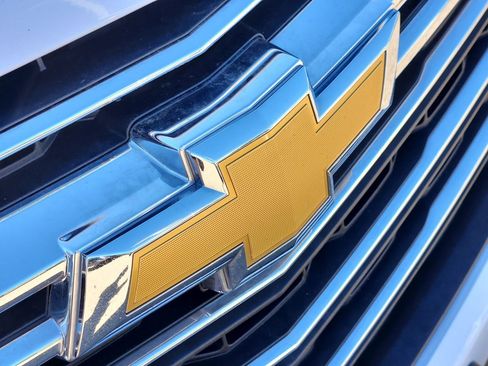 Used 2023 Chevrolet Traverse LT image 24