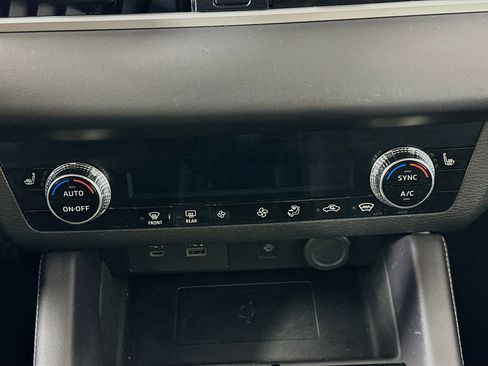 Used 2024 Mitsubishi Outlander SE image 24