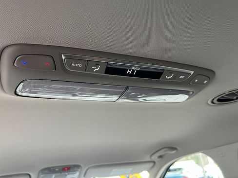 Used 2024 Kia Telluride S image 28