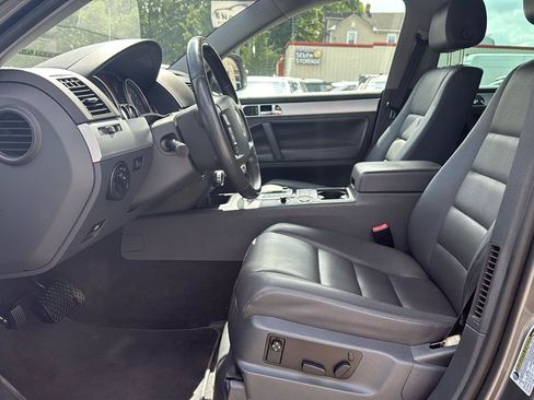 Used 2008 Volkswagen Touareg V6 AWD/4WD image 9