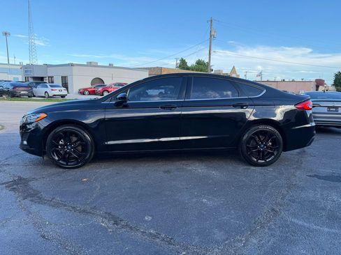 Used 2019 Ford Fusion SE w/ Equipment Group 151A FWD image 2
