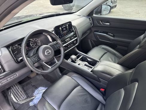 Used 2024 Nissan Pathfinder SL FWD image 18