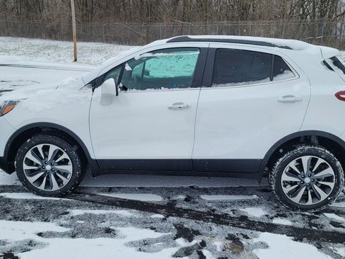 Used 2022 Buick Encore Preferred AWD/4WD image 7
