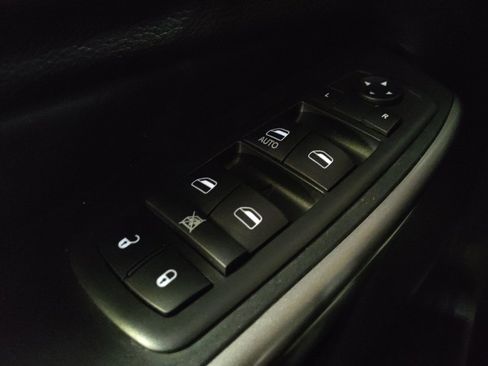 Used 2019 Jeep Cherokee Latitude w/ Popular Appearance Group FWD image 27