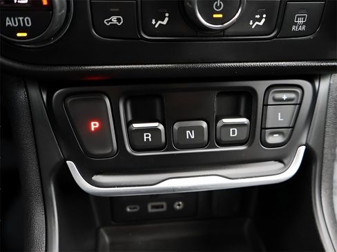 Used 2020 GMC Terrain SLT w/ Elevation Edition image 25