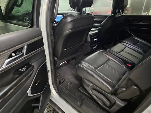 Used 2022 Jeep Wagoneer Series II AWD/4WD image 33