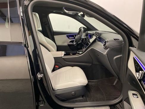 Used 2024 Mercedes-Benz GLC 300 4MATIC image 27