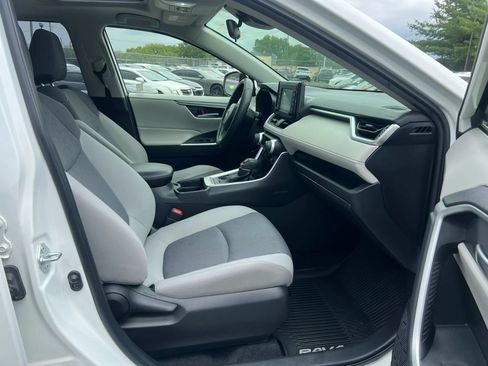 Used 2019 Toyota RAV4 XLE AWD/4WD image 32