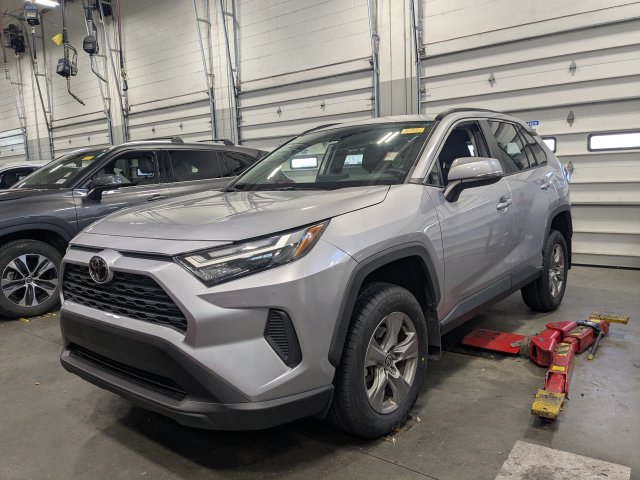 Used 2024 Toyota RAV4 XLE w/ Convenience Package FWD image 2