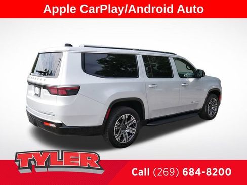 Used 2024 Jeep Wagoneer L Series II w/ Flexible Seating Group AWD/4WD image 8