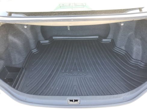 Used 2009 Toyota Camry LE FWD image 9