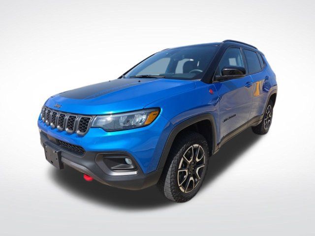 Used 2025 Jeep Compass Trailhawk AWD/4WD image 3