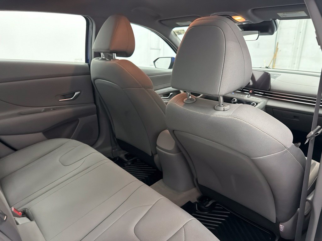 Used 2023 Hyundai Elantra SEL w/ Convenience Package FWD image 28