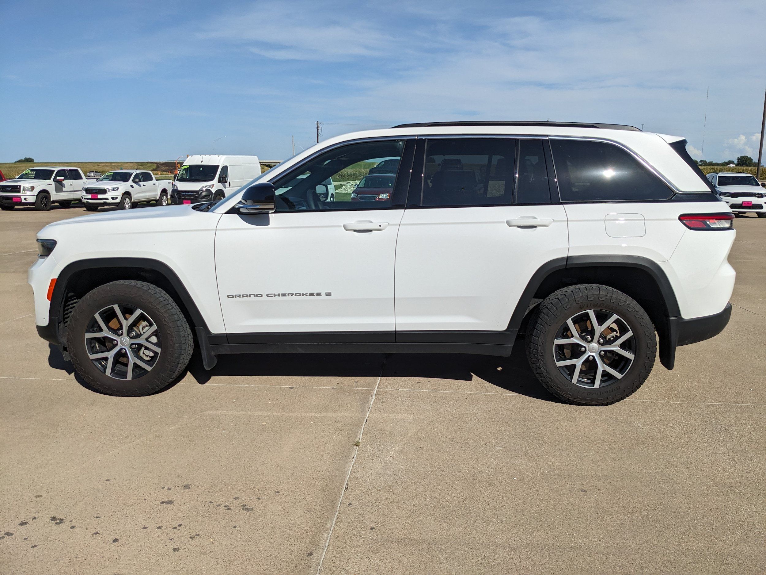 Used 2024 Jeep Grand Cherokee Limited w/ Luxury Tech Group II AWD/4WD image 5