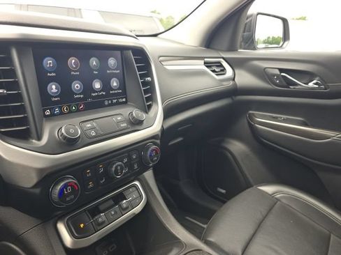 Used 2023 GMC Acadia SLT FWD image 29
