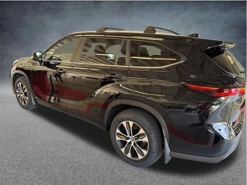 Used 2026 Toyota Highlander XLE AWD/4WD image 3
