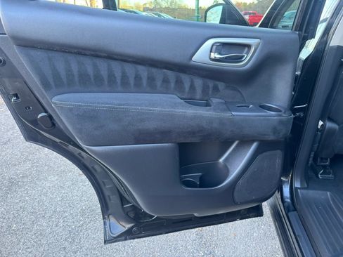 Used 2016 Nissan Pathfinder SV AWD/4WD image 19