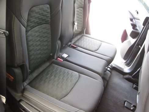 Used 2025 Nissan Pathfinder S FWD image 31