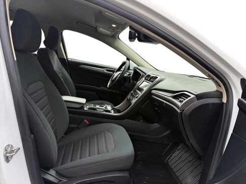 Used 2020 Ford Fusion SE image 12