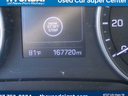 Used 2017 Hyundai Elantra Limited image 12