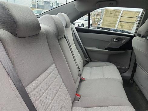 Used 2017 Toyota Camry LE image 29