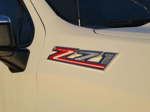 Used 2025 Chevrolet Silverado 1500 LT image 14