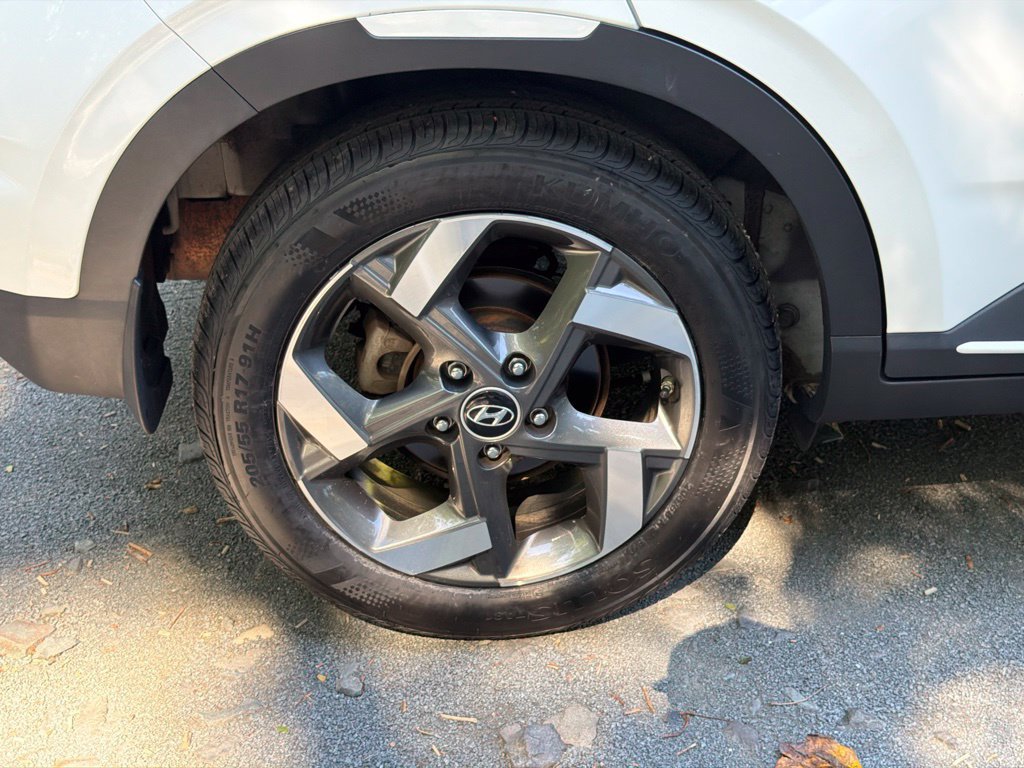 Certified 2023 Hyundai Venue Limited w/ Cargo Package FWD image 7