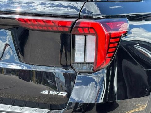 Used 2026 Ford Explorer Active w/ Active Comfort Package AWD/4WD image 7