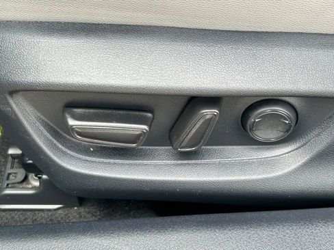 Used 2025 Toyota Camry SE FWD image 23