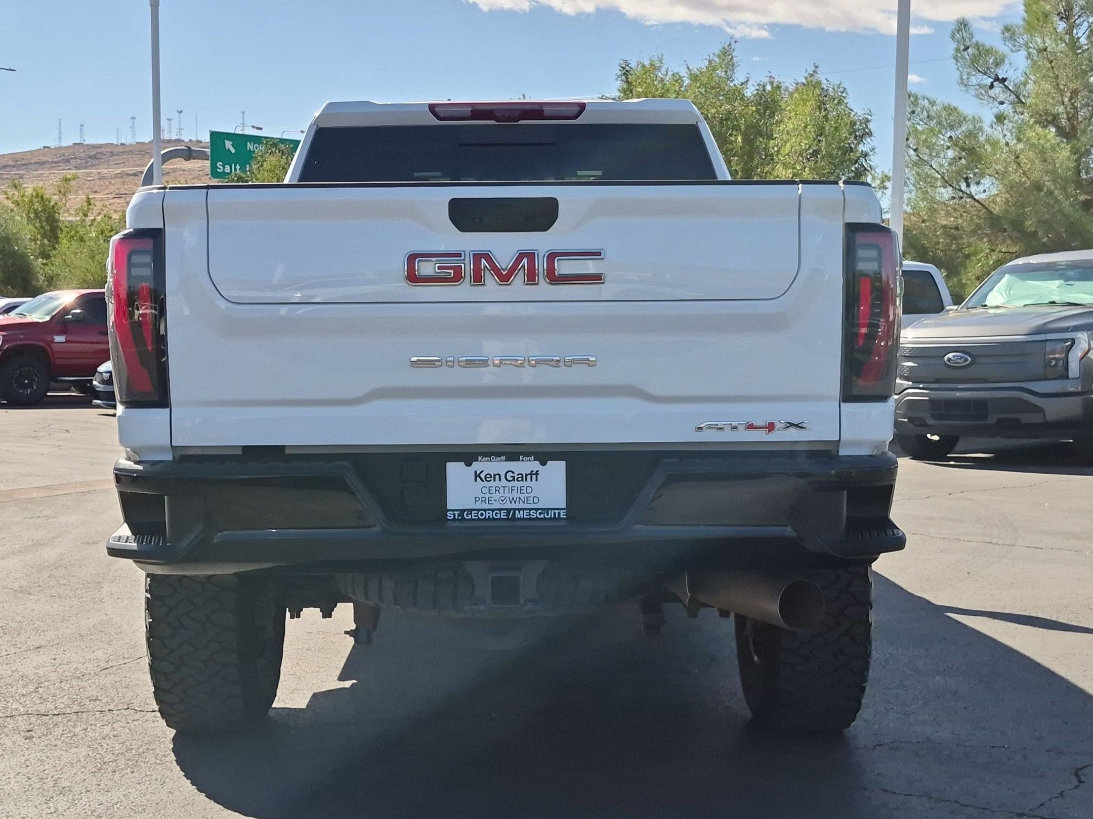 Used 2024 GMC Sierra 2500 AT4X AWD/4WD image 4