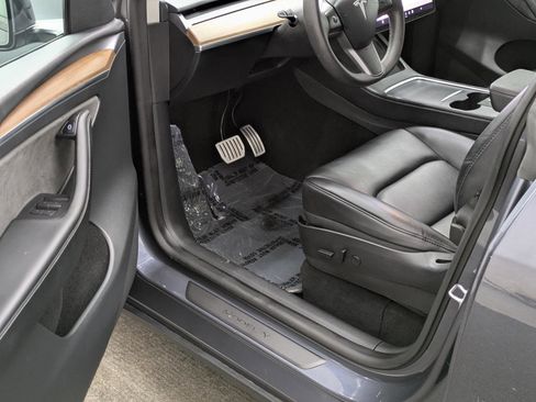 Used 2022 Tesla Model Y Performance image 25