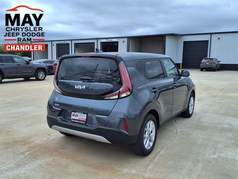 Used 2025 Kia Soul LX FWD image 17