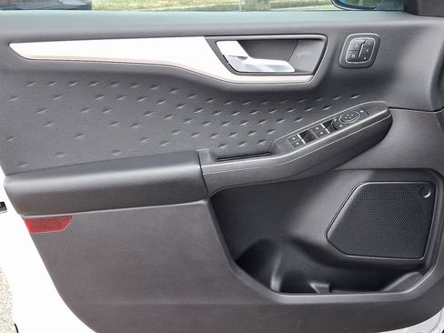 Used 2020 Ford Escape SEL image 13