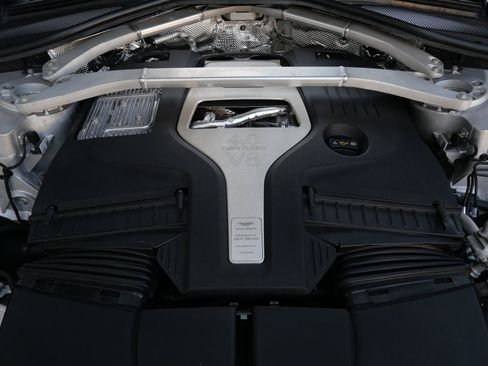 Used 2024 Aston Martin DBX image 26