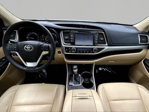Used 2014 Toyota Highlander XLE AWD/4WD image 7
