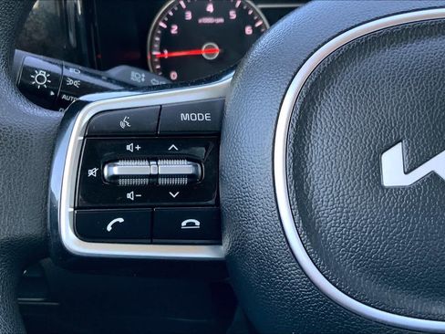 Used 2022 Kia Sorento LX AWD/4WD image 23
