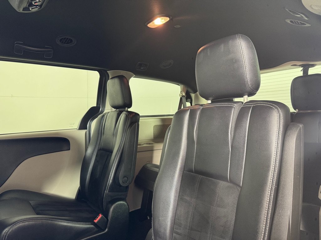 Used 2018 Dodge Grand Caravan SXT FWD image 19