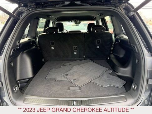 Used 2023 Jeep Grand Cherokee Altitude image 12