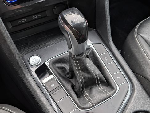 Used 2022 Volkswagen Tiguan SE R-Line AWD/4WD image 24