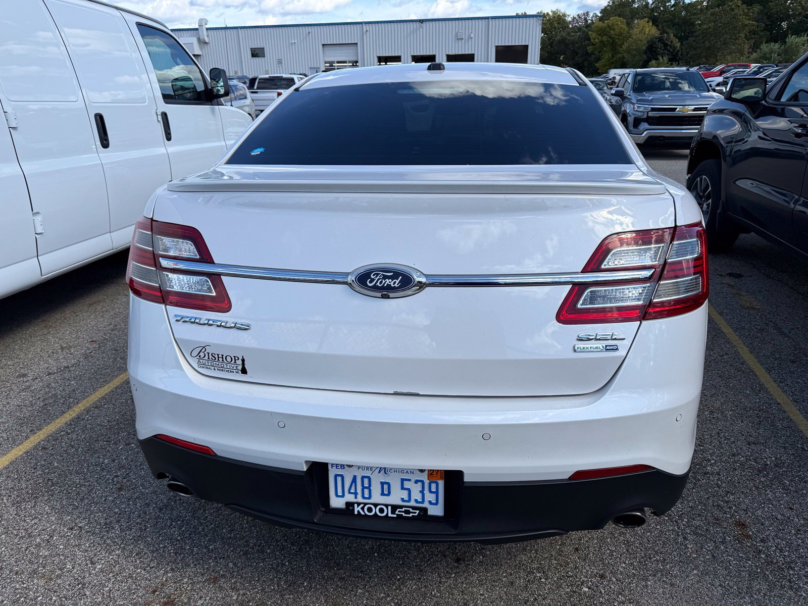 Used 2018 Ford Taurus SEL w/ Equipment Group 201A AWD/4WD image 3