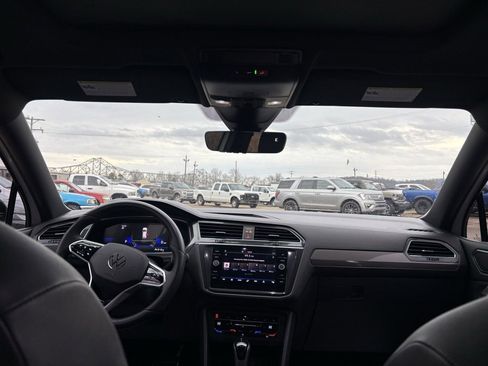 Used 2024 Volkswagen Tiguan SE R-Line image 18