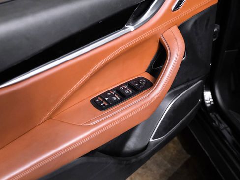 Used 2018 Maserati Levante GranLusso AWD/4WD image 41