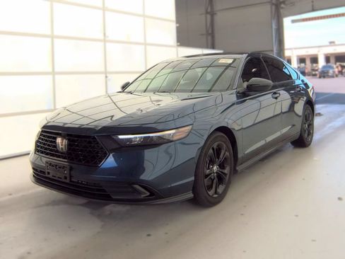 Used 2025 Honda Accord SE image 2